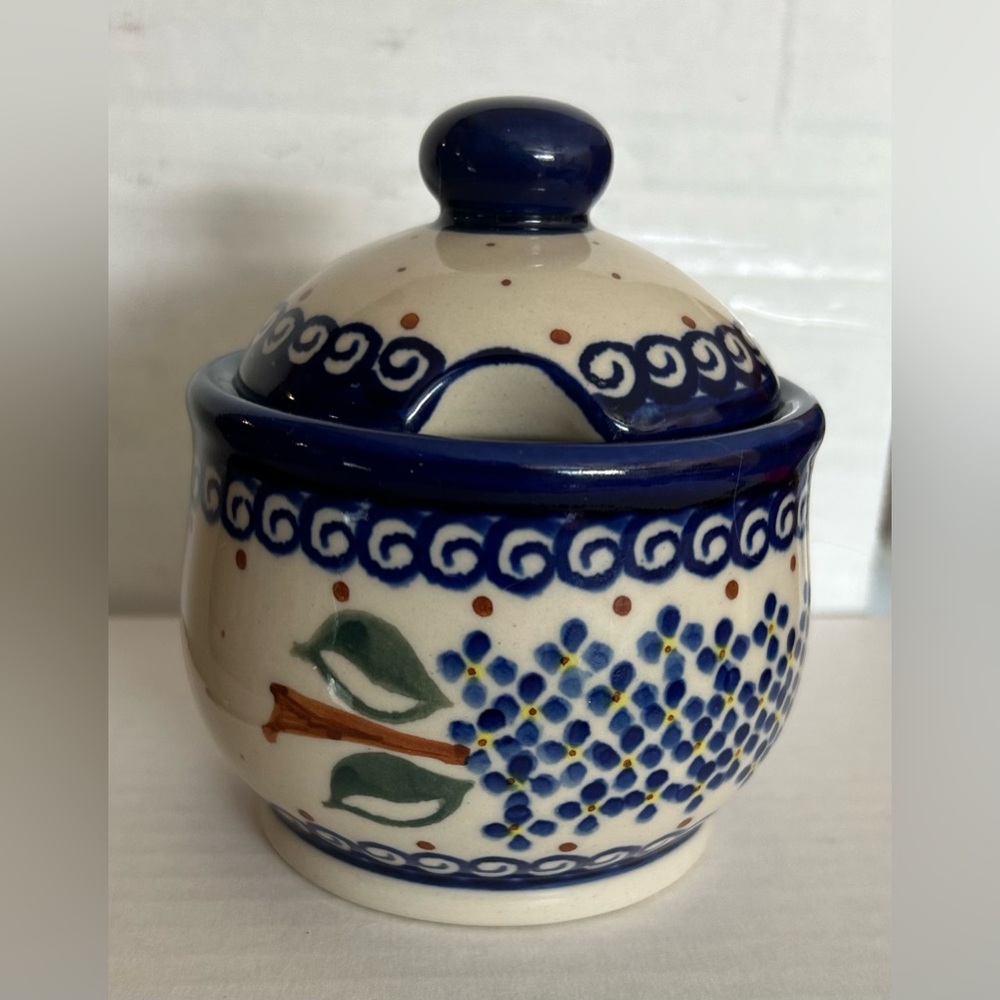 Boleslawiec Polish Pottery 10oz Sugar Bowl with Lid. Dots & Swirls Pattern.